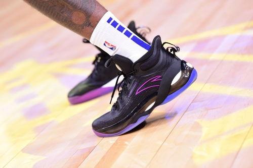 安踏鞋子爆料视频播放,爆款来袭，运动时尚新选择